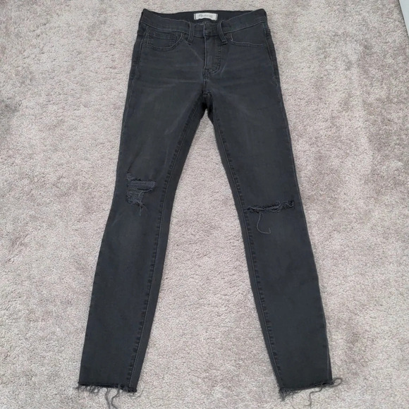 Madewell 9" High-Rise Skinny size 24 Black distressed with raw hem - Picture 3 of 9
